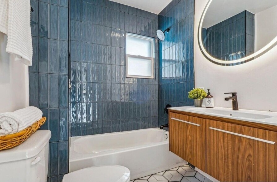 Building Photo - 4270 Broadway