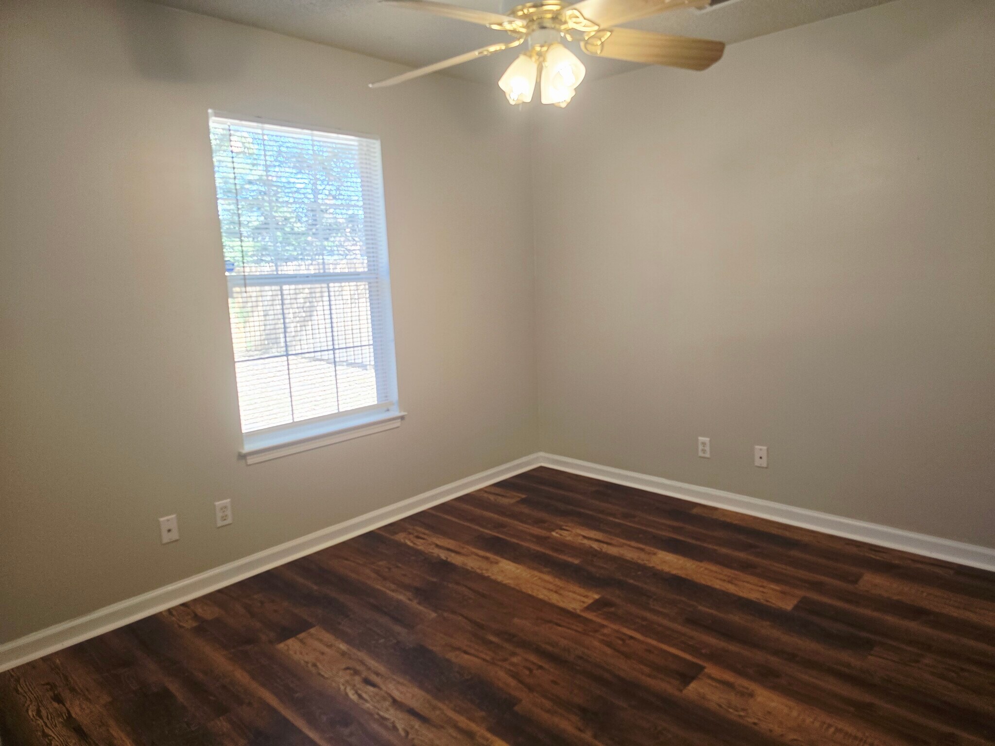 Building Photo - 200 E Mell St