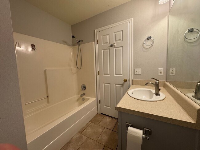 Building Photo - ***1582 Willowbrook Dr***