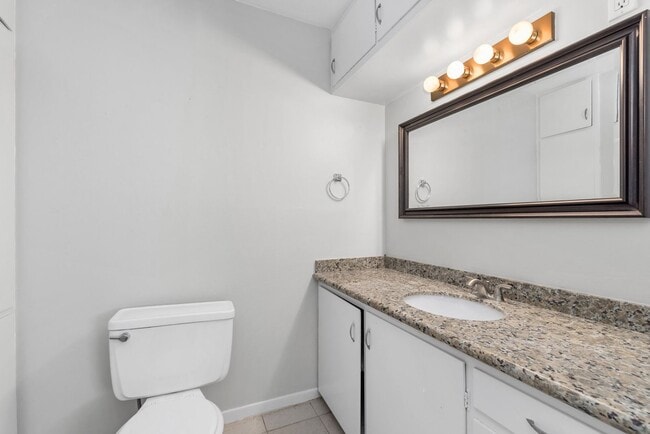 Building Photo - AUGUST PRE-LEASE Centrally Located Updated...