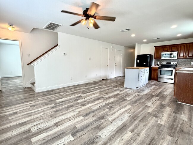 Building Photo - 529 W Metcalfe St