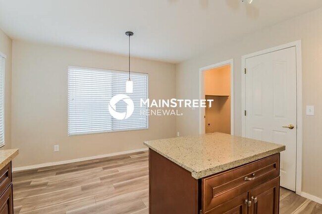 Building Photo - 4 Bedroom Pet-Friendly Home in TUCSON, AZ with Main Street Renewal