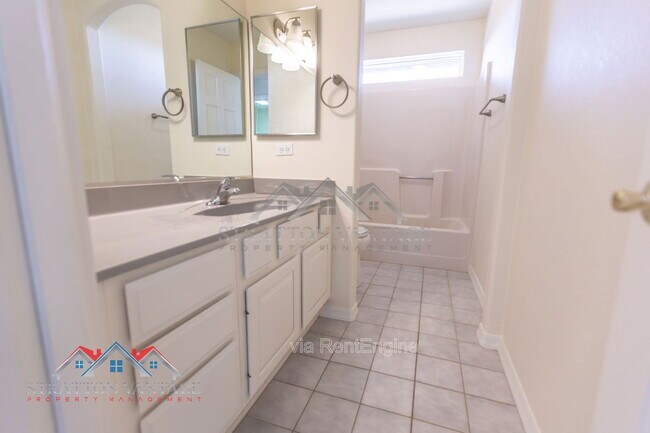 Building Photo - 4728 E Ron Rico Rd