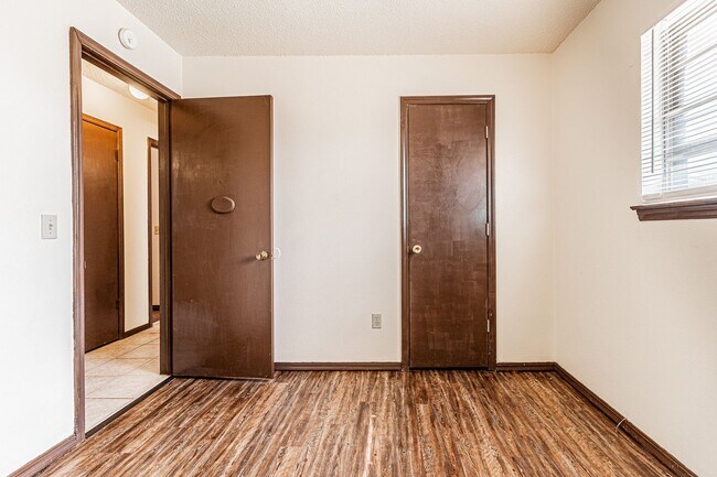 Building Photo - 3 Bed 1.5 Bath in Del City!