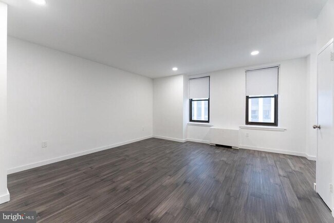 Building Photo - 135 S 19th St