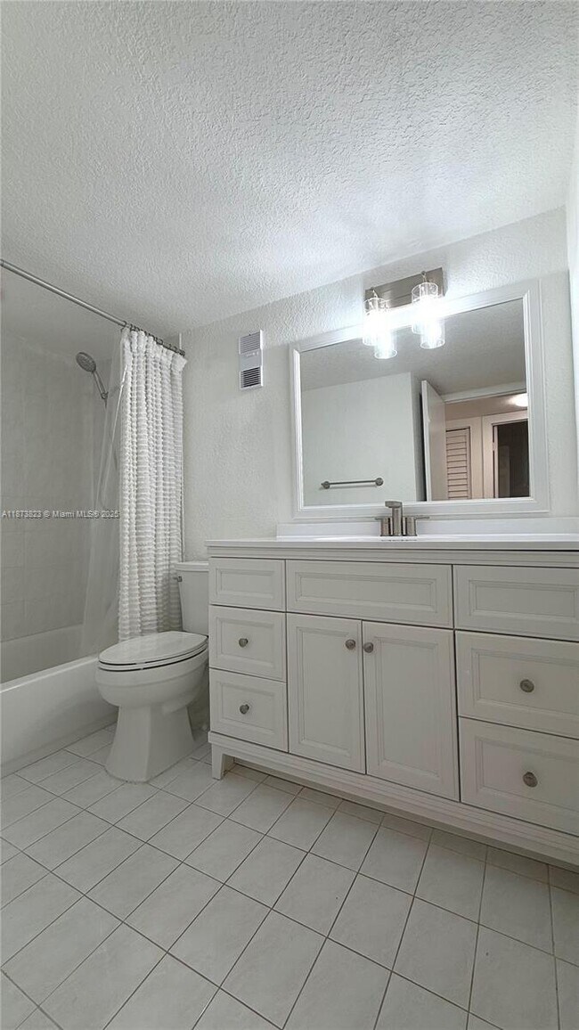 Building Photo - 7121 Miami Lakes Dr