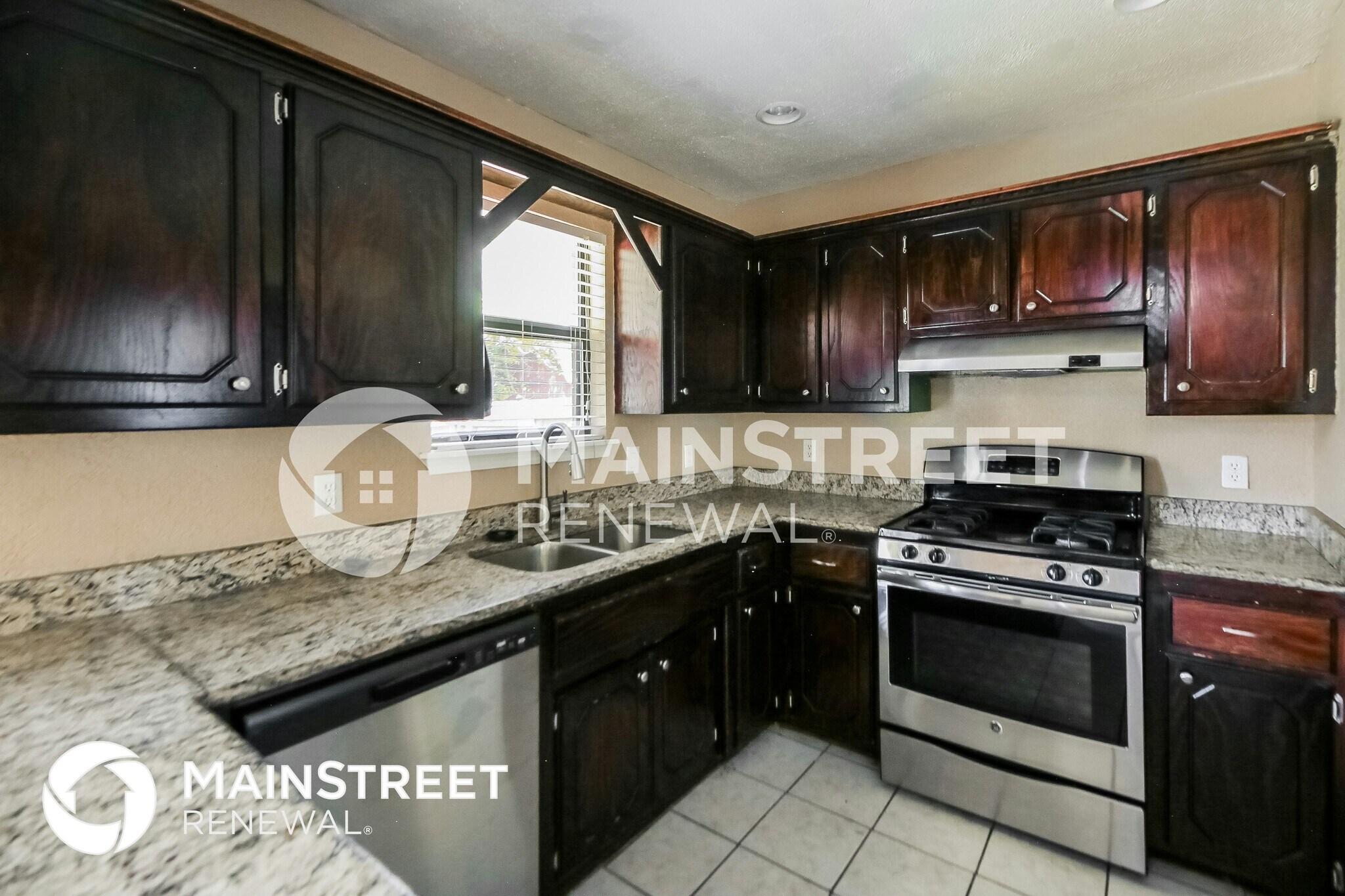 Building Photo - 8405 Bigwood Dr