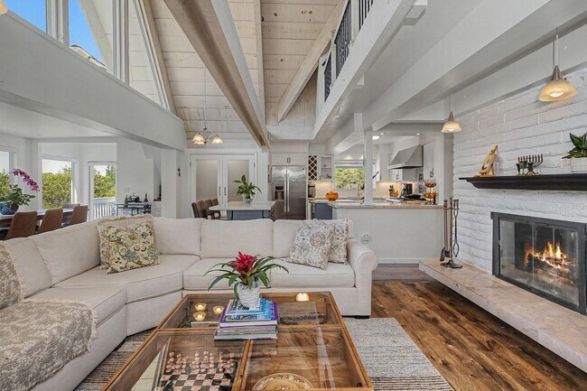 Building Photo - Luxury furnished retreat in Carmel Valley