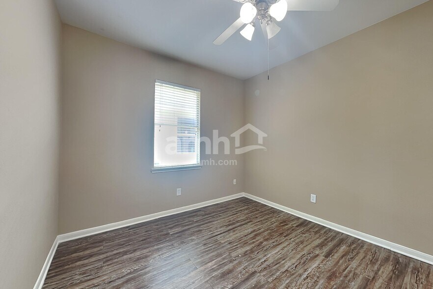 Building Photo - 7418 Jacobs Well Dr