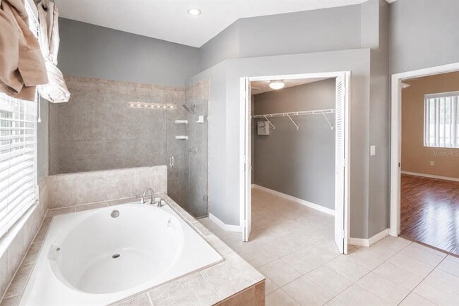 Building Photo - 10435 Crestfield Dr