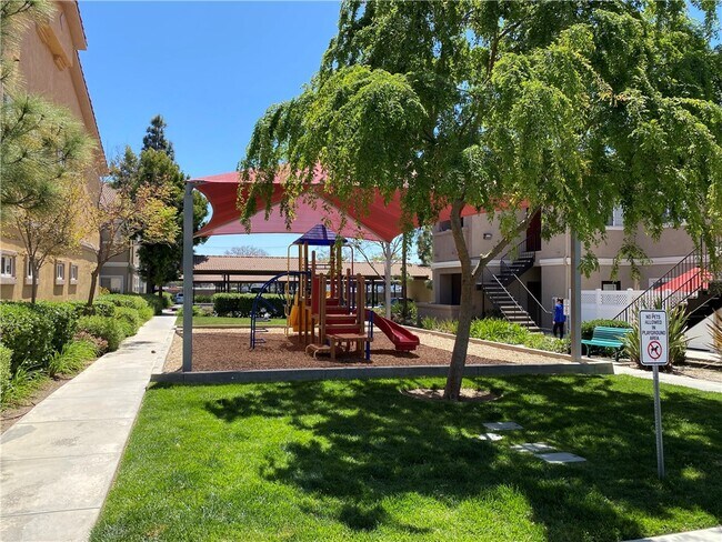 Building Photo - 41410 Juniper St