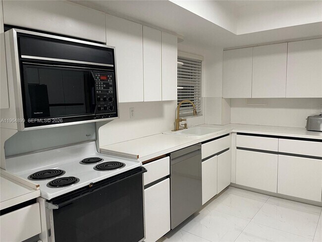 Building Photo - 3180 S Ocean Dr