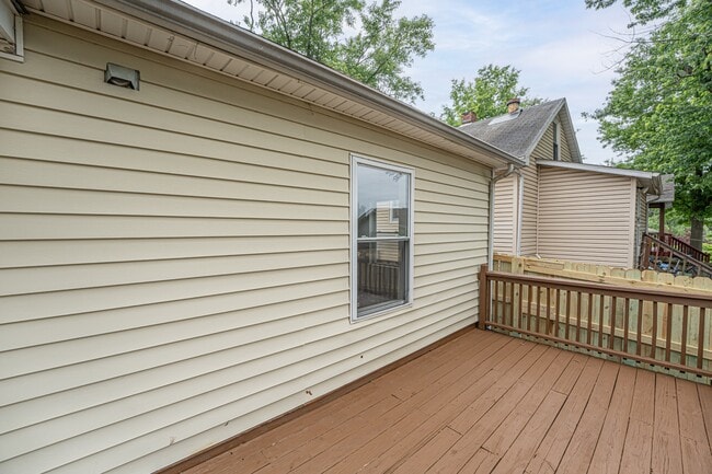 Building Photo - 1155 Hall St