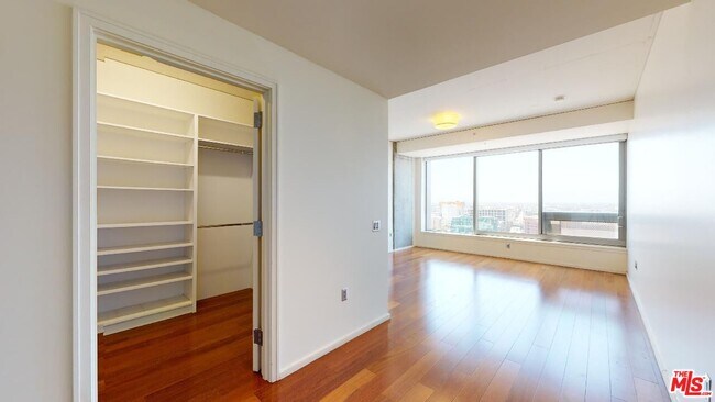 Building Photo - 1155 S Grand Ave