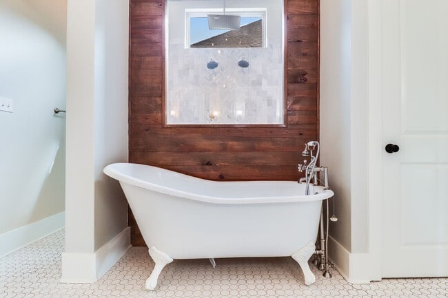 Building Photo - Luxury Custom Home in Grandview Terrace Su...