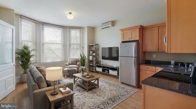 Building Photo - 22 N Main St