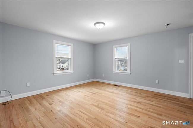 Building Photo - 38 Soundview Ave