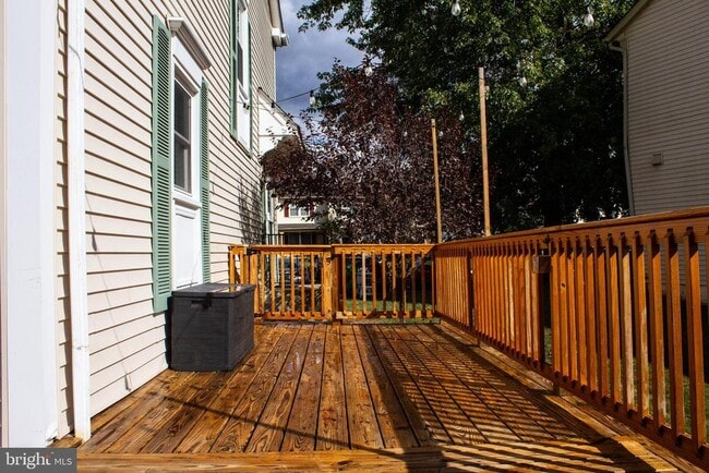 Building Photo - 311 Whitcliff Ct