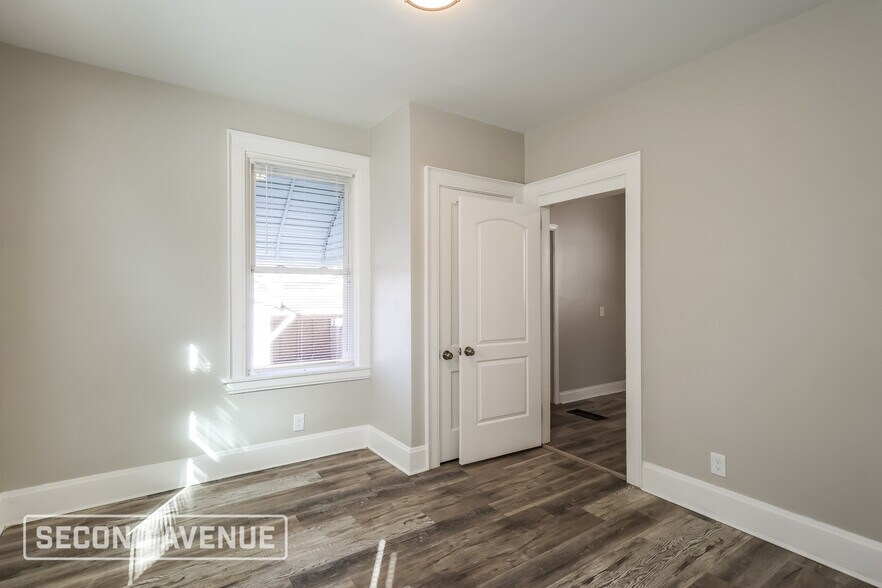 Building Photo - 5325 Rolston Ave