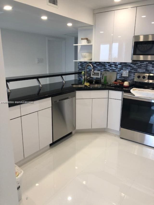 Building Photo - 2030 S Ocean Dr