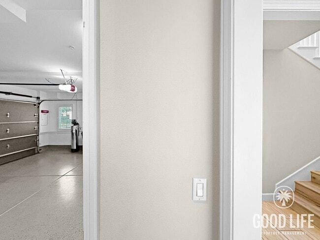 Building Photo - Stunning 3Bd/3.5Ba Home in Irvine w/Large Patio, Modern Design and 2 Master Suites!