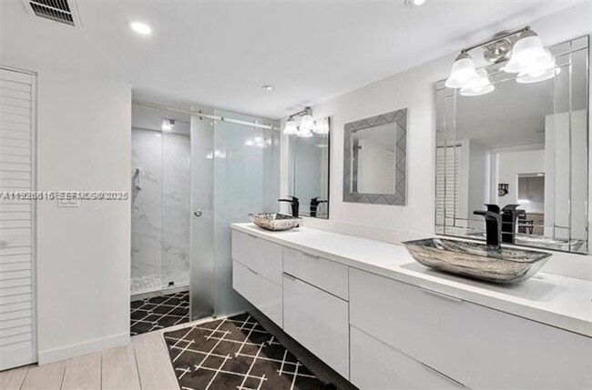 Building Photo - 100 Bayview Dr