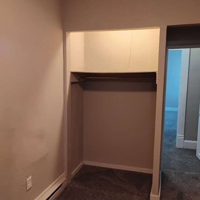 Building Photo - 217 Perrin Ave