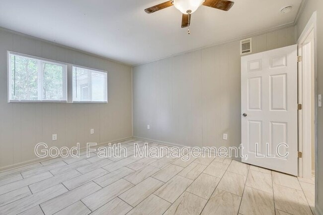 Building Photo - 1813 Alder Dr