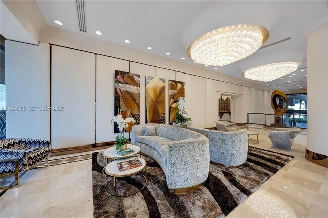 Building Photo - 1800 NE 114th St