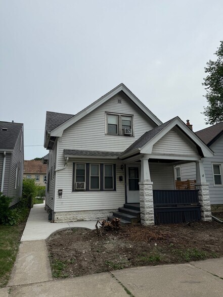 Building Photo - 1005 E Holt Ave
