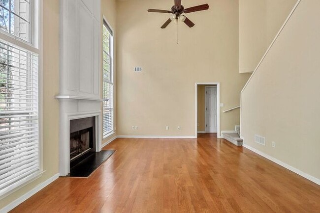 Building Photo - 3325 Ridgefair Dr