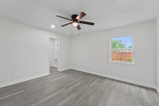 Building Photo - 1615 Hiller St