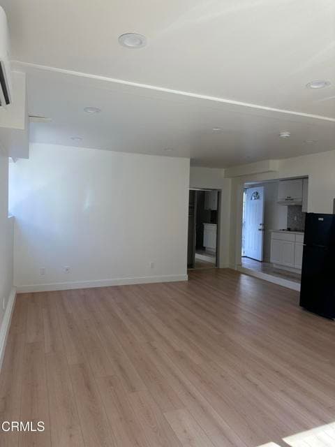 Building Photo - 1562 N Hill Ave