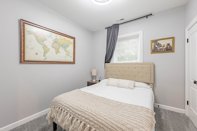 Building Photo - 4634 S Langley Ave