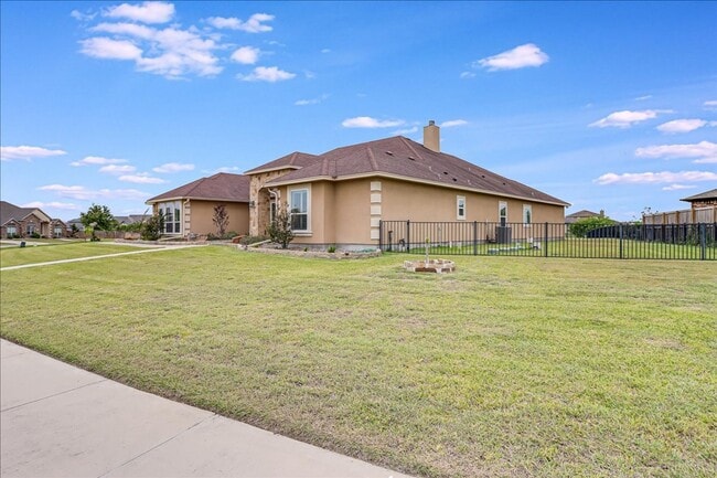 Building Photo - 6241 Lago Vista Dr