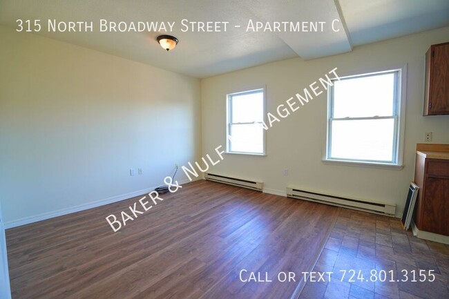 Building Photo - 315 N Broadway St