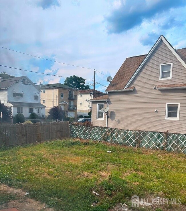 Building Photo - 1316 McCandless St