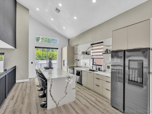 Building Photo - 7834 Oak Grove Cir