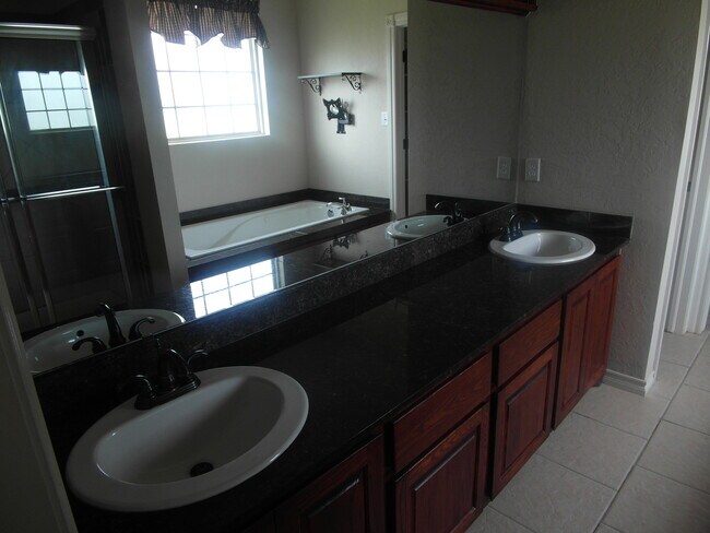 Building Photo - Beautiful Country Home in Cache, OK!!! NO ...