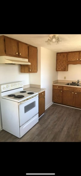 Kitchen - 483 N Prospect St