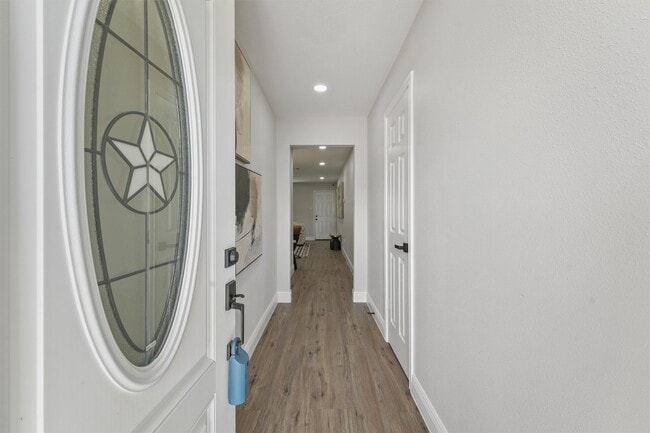 Building Photo - 15439 Indian Woods Dr