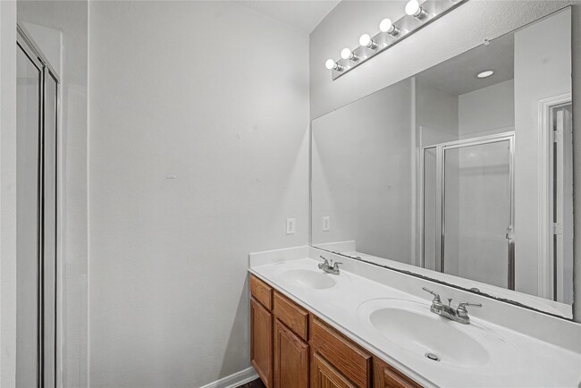 Building Photo - 1111 Auburn View Ln