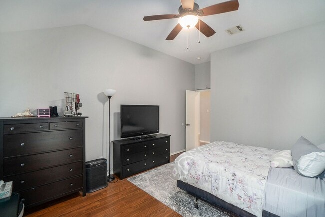 Building Photo - Beautifully Crafted 3-2-2 in Fort Worth!