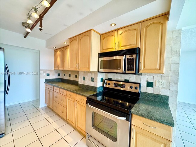 Building Photo - 210 174th St