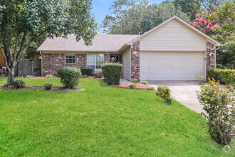 Building Photo - Gorgeous 3 Bedroom