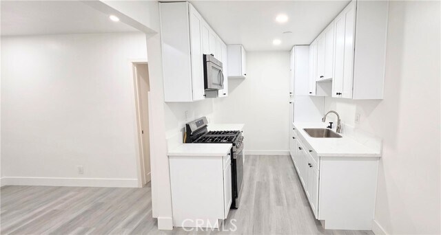 Building Photo - 10527 Western Ave