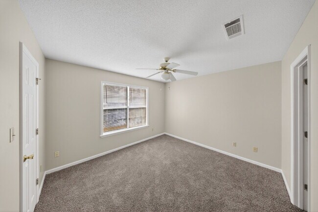 Building Photo - 1469 Green St