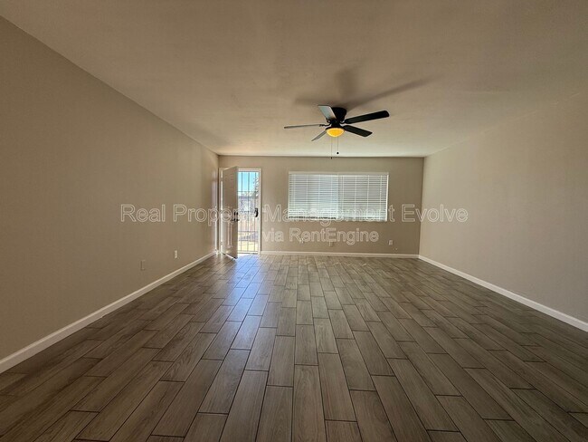 Building Photo - 3302 W Loma Ln