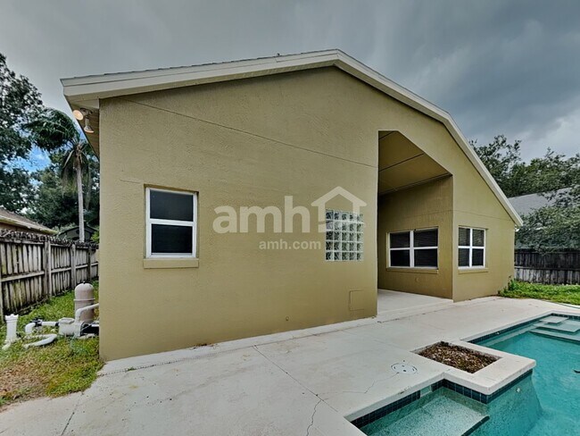 Building Photo - 1591 Crawford Dr