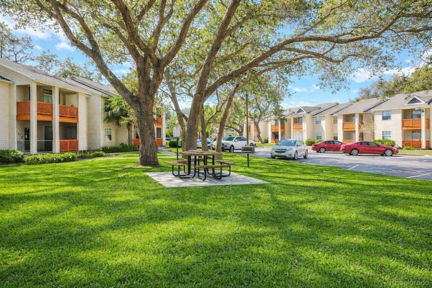 Building Photo - Glen Oaks Apartments